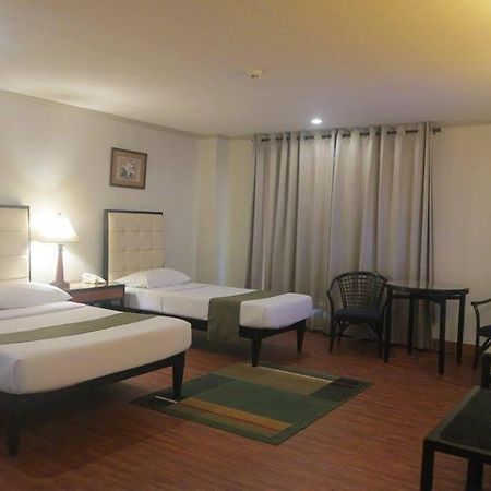 טקלובן Hotel Alejandro מראה חיצוני תמונה